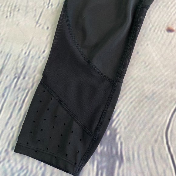 Athleta Laser Sonar Active Capri Legging in Black - Picture 4 of 8